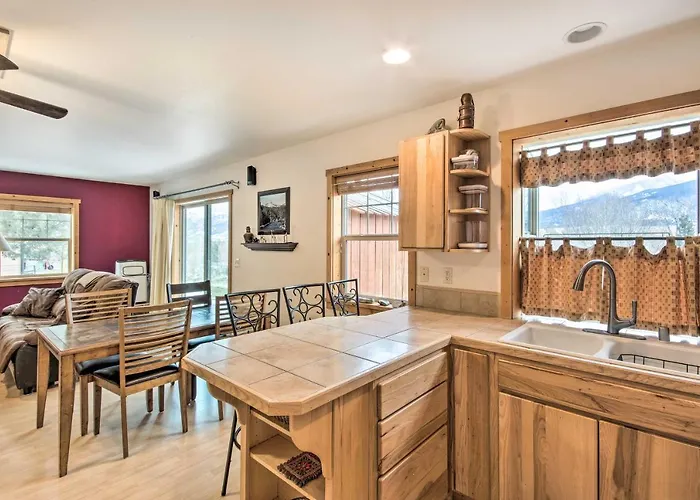 Inviting Townhome 30 Mi To Yellowstone Np!